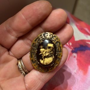 Vintage ORIENTAL Brass OVAL Black GOLD Glass RICKSHAW Puller CABOCHON Brooch PIN